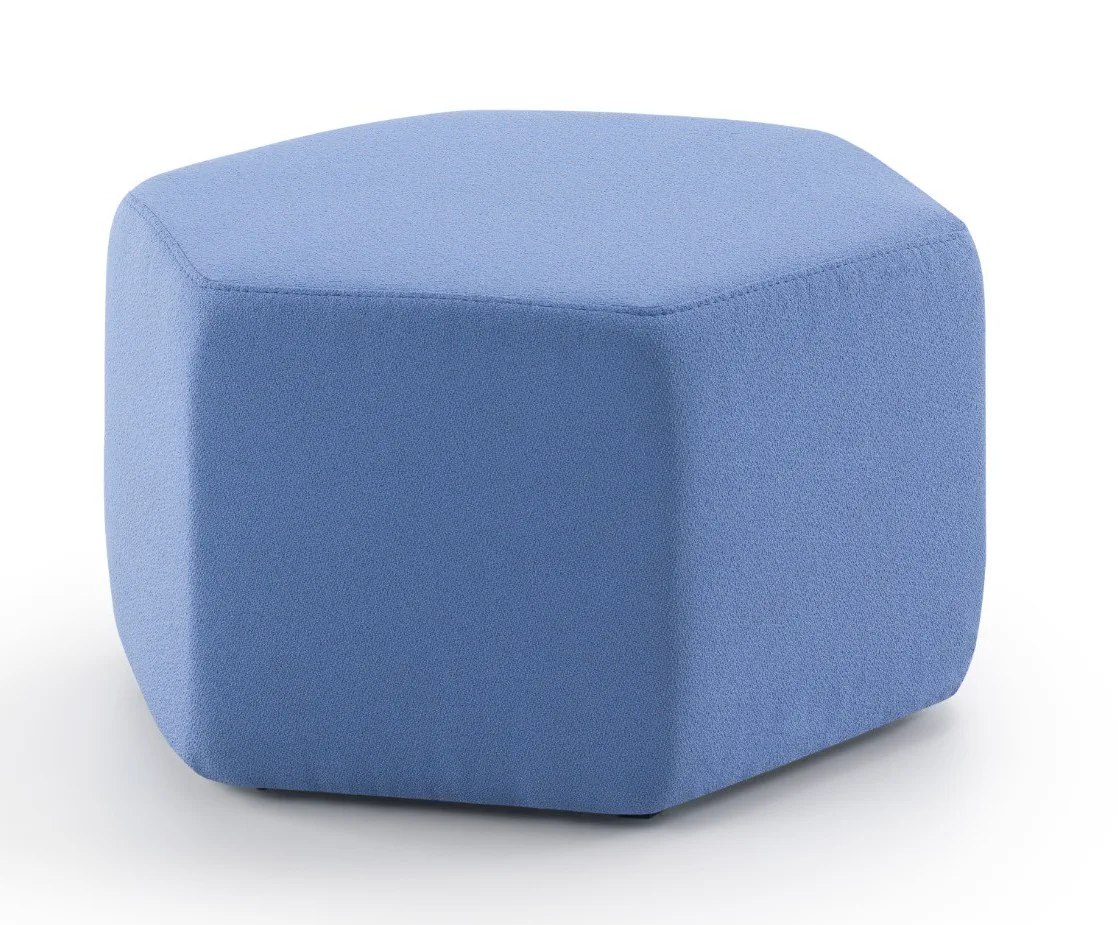 Pufe quadrado azul com cantos arredondados